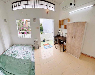 Phòng ban công rộng full nội thất 861 trần xuân soạn cạnh khu Him Lam