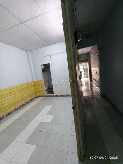 P tret wc trong phòng giáp nguyên thái sơn,đ học văn lang, công nghiệp