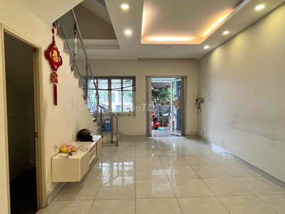 Nhà phố Mega Village trục chính cho thuê 15tr/ tháng LH Hương