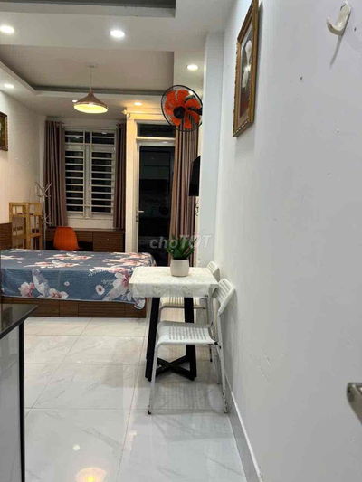 Studio Ban Công - Cửa Sổ Lớn Full Nội Thất Gần Bùi Viện