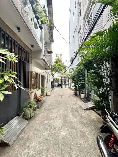 Chính chủ cần tiền con du học nên bán gấp căn nhà HXH Lê Quang Định