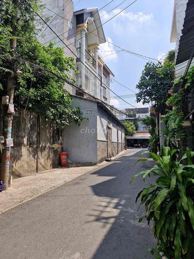 Bán Nhà 3 tầng đẹp, hẻm xe tải thông, ngang 5.2m, giá chỉ 5.9 tỷ