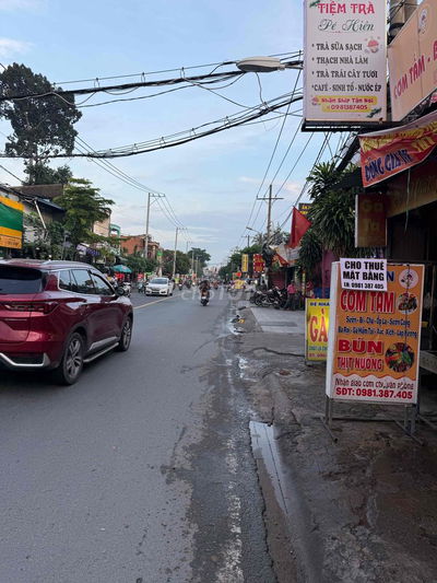 cần cho thuê nhà nguyên căn mặt tiền đường đối diện ngã ba