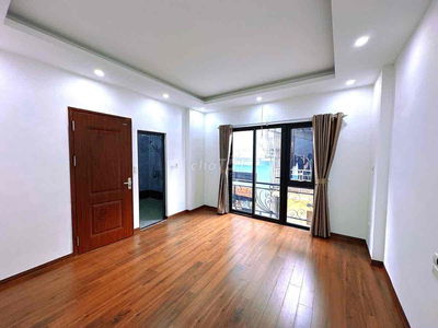 Cần bán nhà Hoàng Cầu , ngõ nông gần phố , gần  hồ ,39m2x5T,4Pn