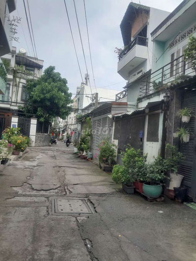 Chủ dễ tính cần bán nhà 1/bờ kênh tham lương.khu dân cư đông đúc