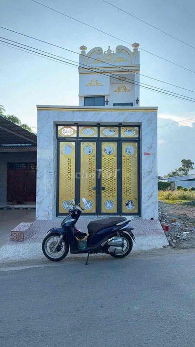 Ông anh cất nhà nhưng không ở, cần bán 950triệu, sổ hồng riêng