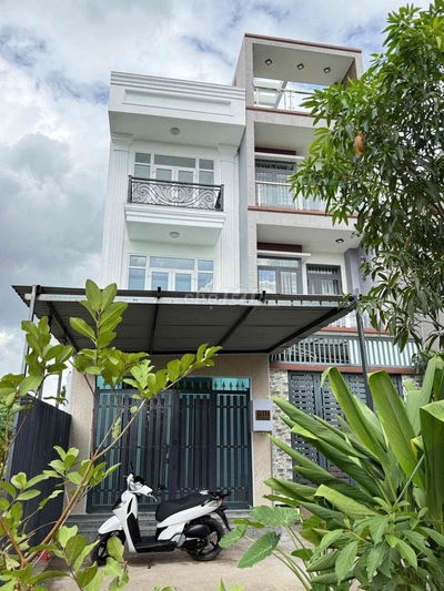 BÁN NHÀ 3 TẦNG ĐƯỜNG TRƯỜNG LƯU GẦN CHỢ Q9