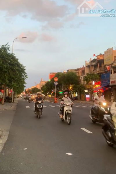 Kẹt bank chấp nhận lỗ 4 tỷ căn mặt tiền Phan Văn Trị F7 DT 130m2, vuông vức, bán nhanh 19,