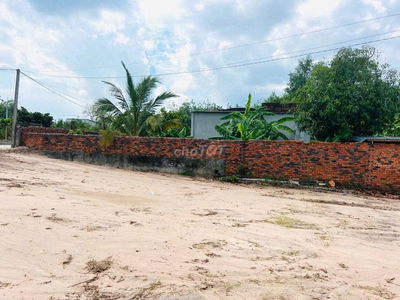 Bán gấp đất thị trấn 439m2 mặt tiền 9m nở hậu siêu đẹp cách nhựa 30m