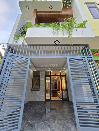 Cho thuê nhà 3 tầng sạch sẽ MT hoà minh giá tốt