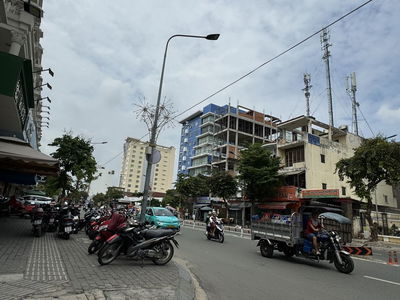 Nhà phố Nguyễn Văn Lượng, - đối diện cityland ,5tầng , hxh kinh doanh