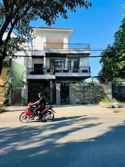 Cần Bán Biệt Thự Diện Tích Lớn  TRẦN NGUYÊN ĐÁN GẦN  Biển