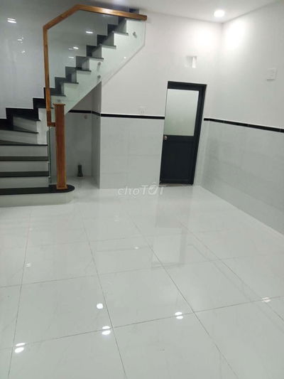 4*10. Nhà 1 lầu 2pn 2wc. Gần bến xe buýt hiệp thành. Q12