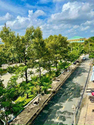 NHÀ ĐEP 3 LẦU - ĐỐI DIỆN CÔNG VIÊN - VIP KHU BÌNH PHÚ