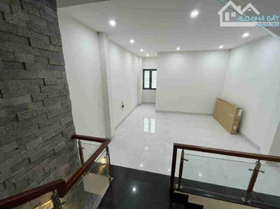 HÀNG CHƯA QUA ĐẦU TƯ MẶT PHỐ LÊ THANH NGHỊ LỀ 10M VỊ TRÍ KD SẴN NHÀ  2 TẦNG CHỈ 13 X TỶ