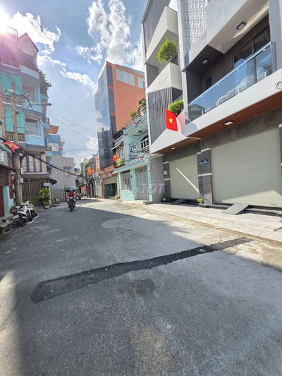 🏡 Bán nhà nát góc 2MT 236 Trần Thủ Độ, Q.TP  DT 5.5x13m, giá 7.4 tỷ