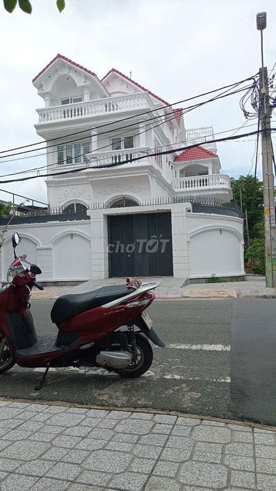 Biệt Thự góc 2 Mặt Tiền Khu Tên Lửa Bình Tân Dt 12 x25. 4 Tấm 39 Tỷ