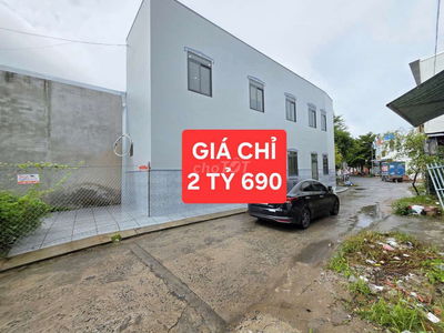 NHÀ MẶT TIỀN CÓ SÂN Ô TÔ VÀ 4 PHÒNG NGỦ