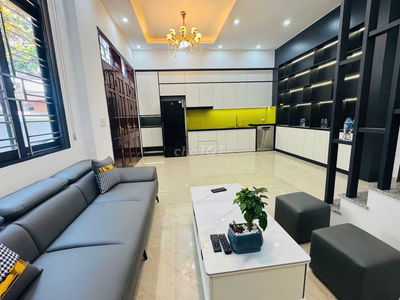 NHÀ ĐẸP Ở NGAY, 20M RA Ô TÔ, MẶT TIỀN QUYỀN LỰC, CỰC GẦN CHỢ,