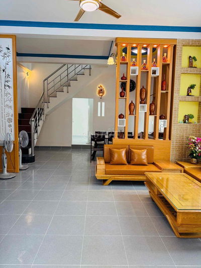 NHÀ TRỆT LẦU - 4PN 2WC - SDT : 71m2 - Sàn 140m2 hẻm xe hơi