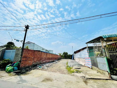 Lô đất Chợ Tân Phú Trung, Củ Chi 240m2 thổ cư sổ riêng, giá 630 triệu