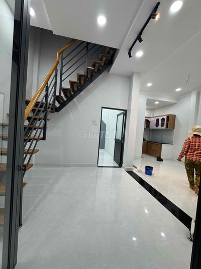nhà cần bán gấp DT ngang 6 m dài 6m34 1 lầu 3 P 3 tolet