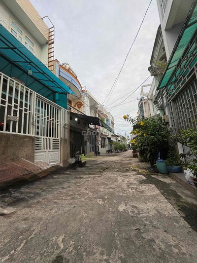 NHÀ BÁN 6,5m x 10m NGAY CHỢ BÌNH TRỊ ĐÔNG