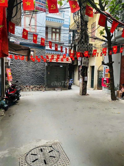 Nhà Đẹp Đê La Thành nhỏ 42m2-Mt 4.2m -5 Tầng 5 Phòng Ngủ -Đủ Công Năng