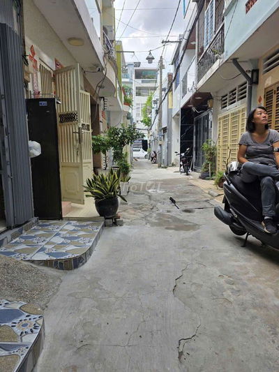 SIÊU PHẨM NHÀ ĐẸP QUẬN 6 – GẦN VÒNG XOAY CÂY GÕ, GIÁP QUẬN 11
