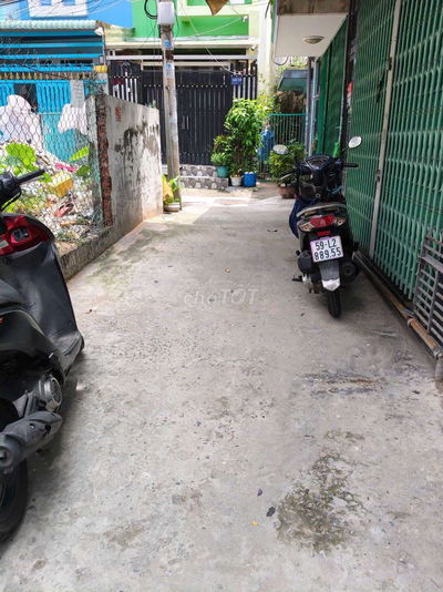 Nhà LHP 2Tỷ 550 diện tích 4*7, 1trệt lầu 3pn, có ban công