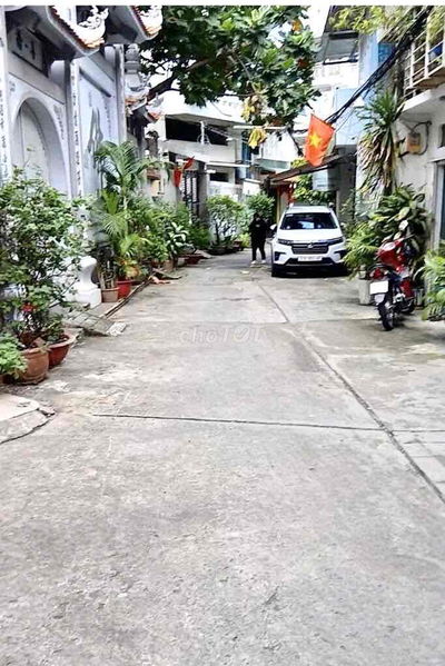 CMT8, 63m2, 2 tầng, có sân để xe rộng rãi, chỉ 7.xtỷ