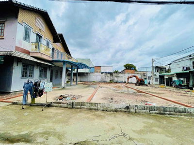 ĐẤT 2 MẶT TIỀN SÁT LÊ THỊ HÀ_ HẺM 5m_ 1/ NHỰA VÀO 50m_ XÂY Ở, CHDV ĐẸP