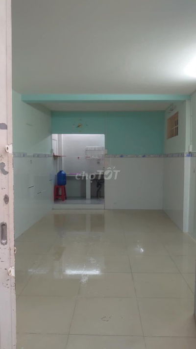 Phòng trệt mặt hẽm như nhà nguyên căn