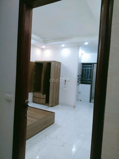 Giá 4 tr. CCMN khép kín 23m2, KCC, trong ngõ phố Trung Phụng