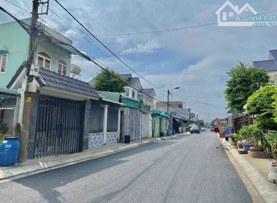 Gia đình chú 8 cần đẩy nhanh 2 lô đất liền kề,có Thổ Cư,mỗi lô 5x25 giá 1ty2,Tân Phú Trung