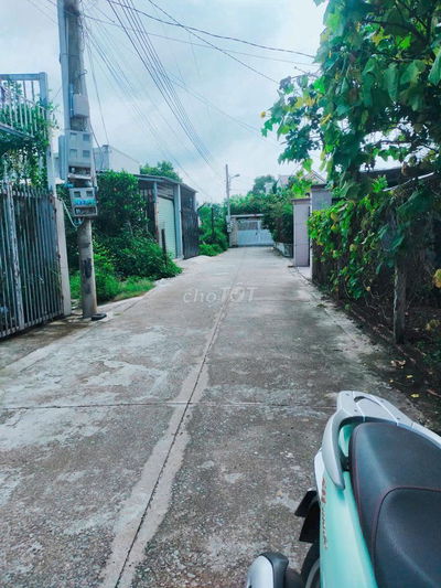 Đất thổ cư giá siêu rẻ chỉ 1 tỷ 350tr Hẻm ô tô ngang 5 dài 25m. SHR.