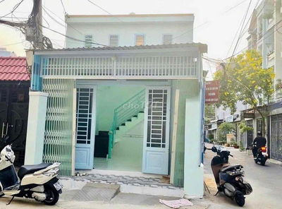 bán gấp nhà mặt tiền 820 triệu