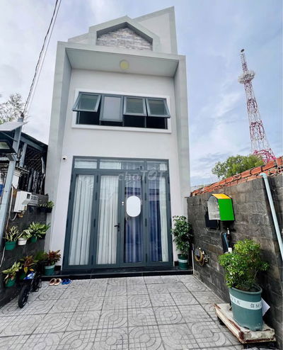 Cần bán nhà hẻm một xẹt Đ. Nguyễn Thị Lắng, 70m2 SHR, giá bán 2 tỷ 1