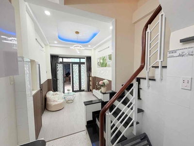 Bán nhà 24m² Lạc Long Quân P10 Tân Bình – 1 trệt 2 lầu, giá 3.85 tỷ
