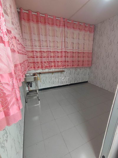 Cho thuê phòng MT Đinh Bộ Lĩnh, P.26, 10m2, NT cơ bản, 2.2tr
