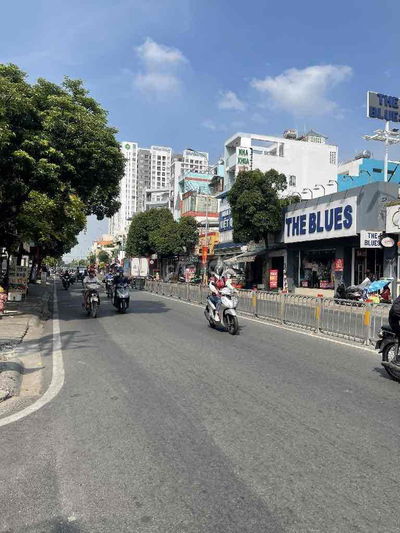 cần bán gấp nhà đường hoà bình (gần đầm sen chợ siêu thi