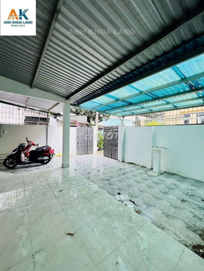 Nhà đường số 4, p. trường thọ. DT 120m2 có 3pn1wc,sân đậu oto giá 10tr