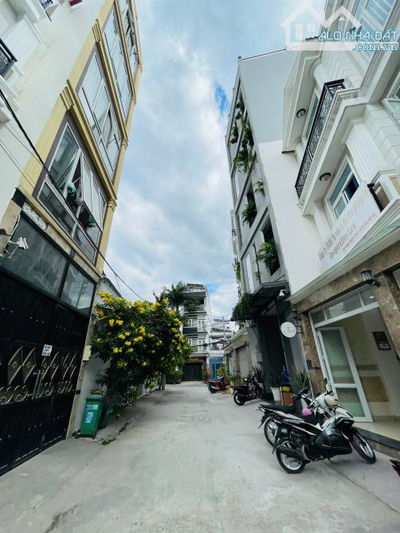 Chính chủ cần bán nhà mới hẻm ô tô, 1 trệt 3 lầu ngay Quốc Lộ 13, Hiệp Bình Phước