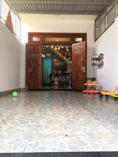 Nhà đẹp 4x20m , 2 lầu, gần chợ, sân xe hơi, cách Hà Huy Giáp chỉ 200m