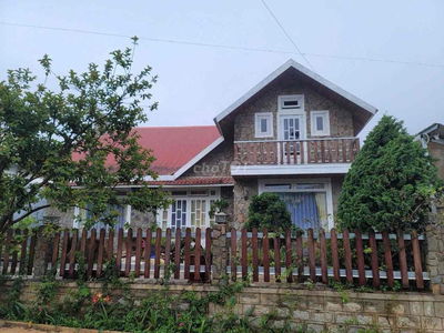 Bán villa mặt tiền đường Trịnh Hoài Đức, khu vực yên tĩnh, khí hậu tro
