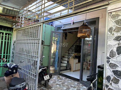 Chủ ngộp bán nhà 1 trệt 1 gác gần chợ Tân Vạn,54m2,2PN,thổ cư 100%,SHR