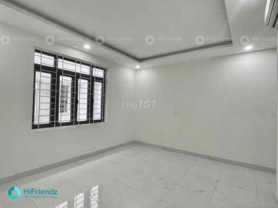 Phòng Siêu Rộng Cửa Sổ Trời Siêu Thoáng Sát Bên UEH CSN