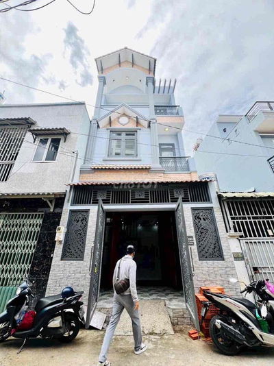 NHÀ 4 TẦNG MÁI ĐÚC - HẺM XE HƠI 5M - SÁT ĐƯỜNG LÊ VĂN KHƯƠNG - QUẬN 12