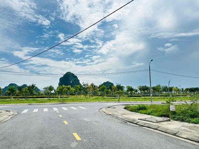 Bán Đầm Sen Gần Sông Gần Công Viên Thoáng Mát Thích Hợ