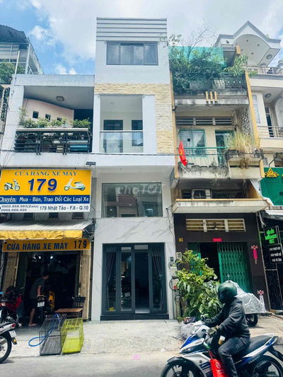 Bán nhà mặt tiền Q10